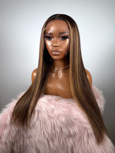 Designer Cecily - Velvet - Medium - 9x6 HD